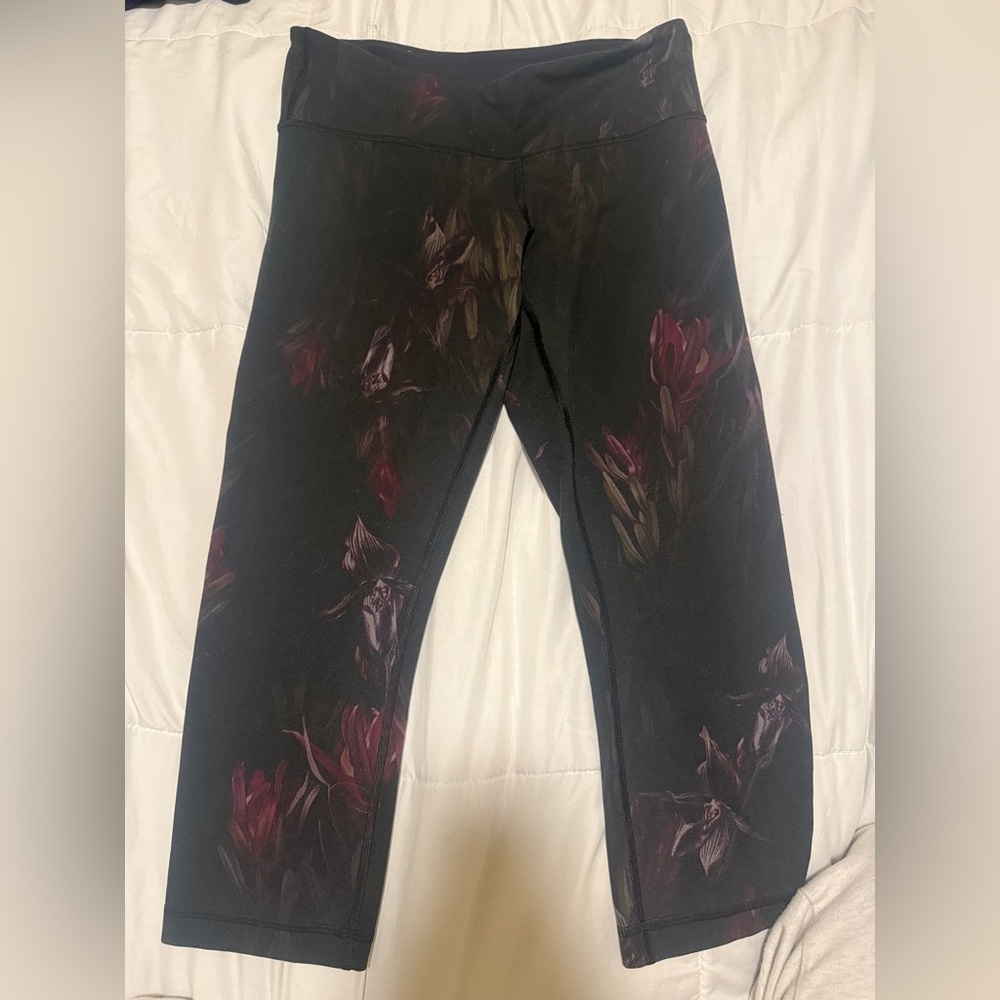 Lululemon Black floral crop wunder under high-waisted leggings #leggings